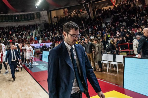 IL COMMENTO DI FABIO GANDINI - Le domande da farsi prima di fischiare (e silurare) coach B. IL COMMENTO DI FABIO GANDINI - Le domande da farsi prima di fischiare (e silurare) coach B.