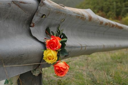 Ragazzo investito lungo la 336 di Malpensa: il lutto e le tante domande per una tragedia senza perché