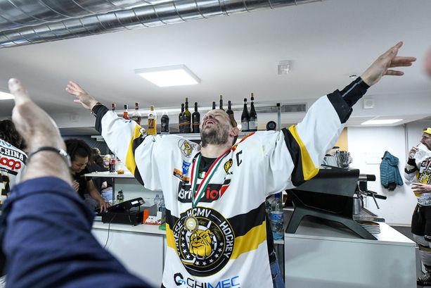 CAMPIONI! - LA FESTA. Stasera in piazza Monte Grappa abbracciamo i Mastini "figli di Varese"