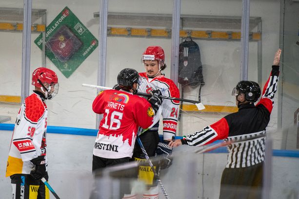 FOTO. Riappare il mago Franchini. E il power play. E l'organizzazione... Ora i Mastini sono i Mastini di Glavic FOTO. Riappare il mago Franchini. E il power play. E l'organizzazione... Ora i Mastini sono i Mastini di Glavic