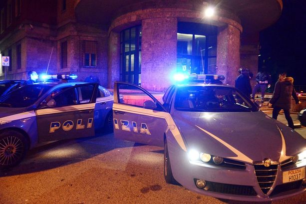 Spacca la vetrina di una pizzeria di viale Borri, poi prende a testate i poliziotti: arrestato Spacca la vetrina di una pizzeria di viale Borri, poi prende a testate i poliziotti: arrestato