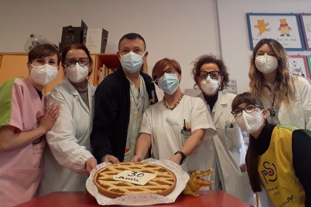 Raffiche di vento a cento chilometri all'ora: scoperchiato parte del tetto dell'ospedale di Tradate. Nel Varesotto 200 interventi di soccorso per il maltempo