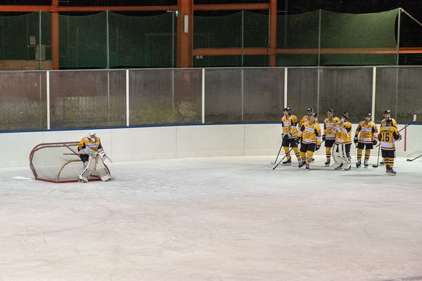 FOTO. Il botto dei Mastini: 5-0 al Merano in una notte magica dedicata al popolo giallonero e alla città