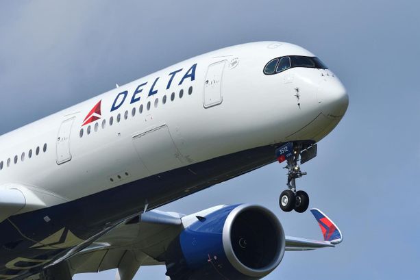 Malpensa, problema al decollo per un volo Delta diretto ad Atlanta. Atterraggio di emergenza al T2 Malpensa, problema al decollo per un volo Delta diretto ad Atlanta. Atterraggio di emergenza al T2