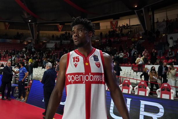 Ci (ri)mancava solo il Covid: Varese a Treviso senza allenatore, guardia e nessun centro