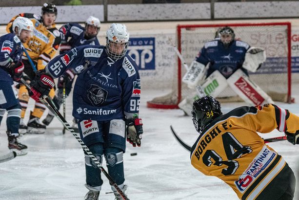 IL CASO. Mastini sfrattati dal palaghiaccio: accordo possibile in giornata IL CASO. Mastini sfrattati dal palaghiaccio: accordo possibile in giornata