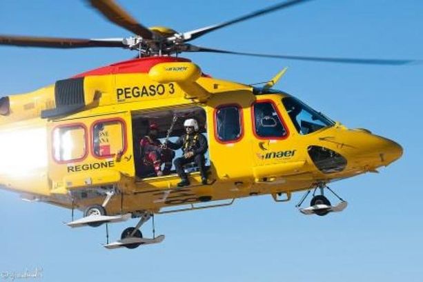 Anziana cade nel falò acceso in giardino: ricoverata in ospedale con ustioni di primo e secondo grado