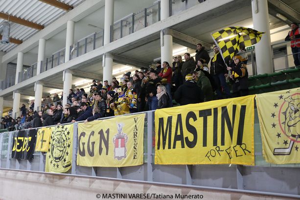 VIDEO E FOTO. Il popolo giallonero canta, i Mastini vincono, il Merano perde: serata perfetta, si torna in vetta VIDEO E FOTO. Il popolo giallonero canta, i Mastini vincono, il Merano perde: serata perfetta, si torna in vetta