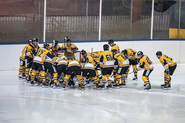 Alè gialloneri, portateci in semifinale perché siete persone normali che la sera diventano Mastini e difendono la città