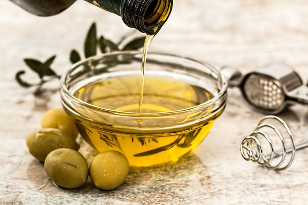 Il "Tavolo delle Idee" ci crede: «Facciamo nascere a Ispra la produzione di olio extravergine Dop della Sponda Magra del lago» Il "Tavolo delle Idee" ci crede: «Facciamo nascere a Ispra la produzione di olio extravergine Dop della Sponda Magra del lago»