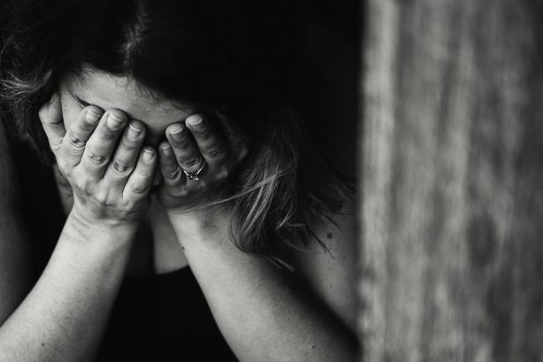 Presa a schiaffi e violentata anche durante la gravidanza, chiesti 12 anni per un 41enne della Valceresio
