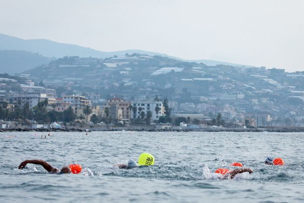 Primo oro italiano ai Mondiali di sport acquatici di Fukuoka per la staffetta mista di fondo