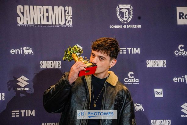 Olly, il giorno dopo la vittoria al Festival di Sanremo: "Non mi aspettavo di vincere, scrivo canzoni per evadere dalla realtà" Olly, il giorno dopo la vittoria al Festival di Sanremo: "Non mi aspettavo di vincere, scrivo canzoni per evadere dalla realtà"