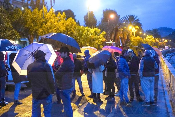 Sanremo: gli agricoltori piemontesi arrivano al Sud-Est, stasera verrà letto un comunicato all'Ariston (Foto) Sanremo: gli agricoltori piemontesi arrivano al Sud-Est, stasera verrà letto un comunicato all'Ariston (Foto)