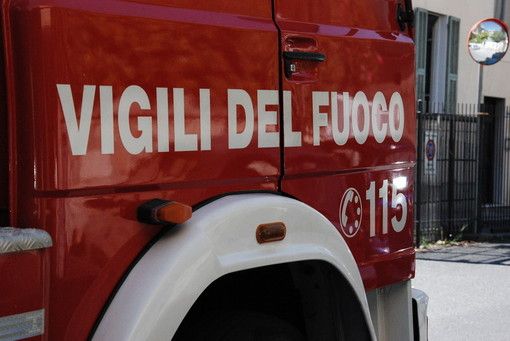 Loano, in fiamme l'ombrellone all'esterno di una pizzeria: non un incidente, ma un incendio doloso