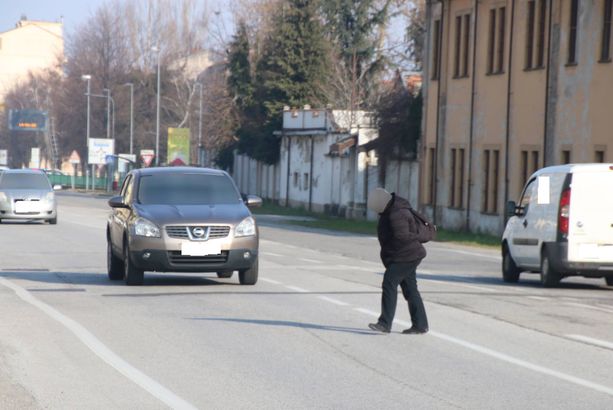 #Cuneo: quelle strisce che mancano e rendono impossibile ai pedoni attraversare corso Francia (FOTO) #Cuneo: quelle strisce che mancano e rendono impossibile ai pedoni attraversare corso Francia (FOTO)