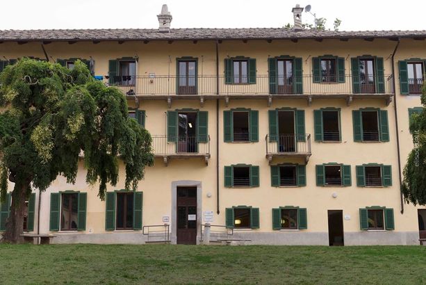 Nel parco di Villa Olanda si legge per sostenere le famiglie fragili