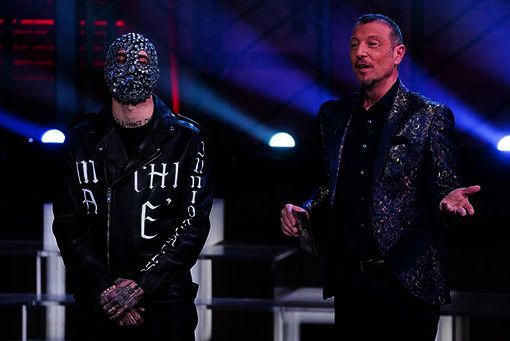 "Il rapper istiga la violenza verso le donne": torinese querela Junior Cally, Amadeus e la Rai