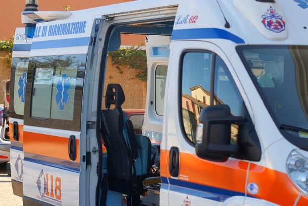 Incidente stradale a Cairate, coinvolto un camion: due i feriti