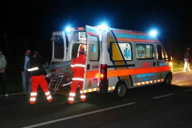 Si ribalta con l'auto sulla provinciale a Malgesso, paura nella notte per un 24enne Si ribalta con l'auto sulla provinciale a Malgesso, paura nella notte per un 24enne
