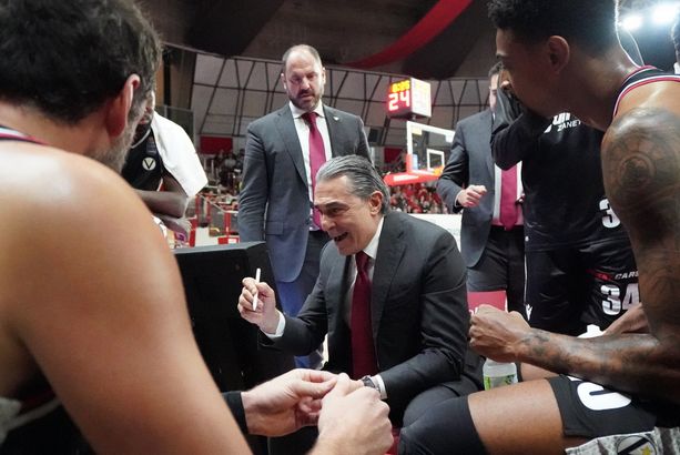 Tutta la Bologna del mondo per battere Varese. Ma non la sua idea di pallacanestro