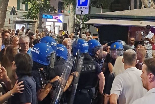 Aggressioni ai giornalisti durante il corteo di Sestri Ponente, due cronisti parti offese nell’inchiesta della Procura Aggressioni ai giornalisti durante il corteo di Sestri Ponente, due cronisti parti offese nell’inchiesta della Procura