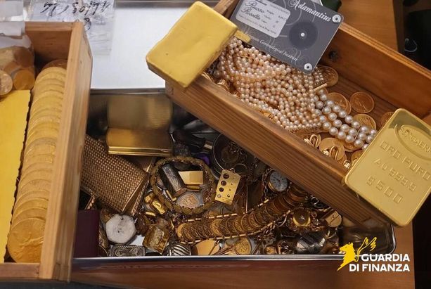 Maxi operazione della Guardia di Finanza di Genova: confisca da 2,5 milioni a titolare di un 'Compro Oro' Maxi operazione della Guardia di Finanza di Genova: confisca da 2,5 milioni a titolare di un 'Compro Oro'