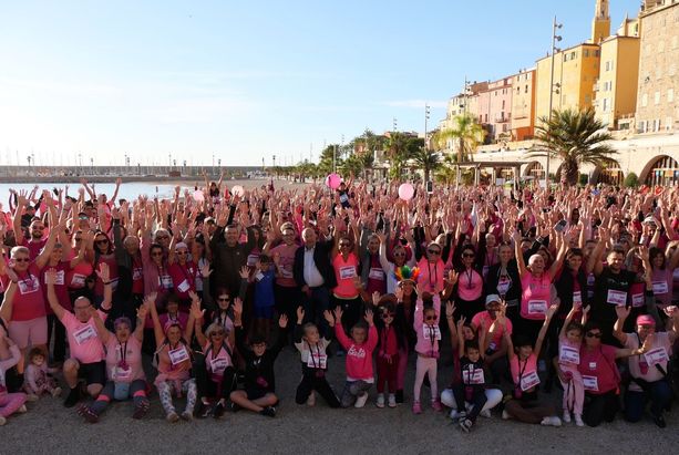 A Mentone 900 appassionati per la settima edizione della marcia non competitiva "Défi Rose" A Mentone 900 appassionati per la settima edizione della marcia non competitiva "Défi Rose"