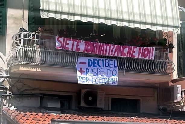 Sanremo: "Meno decibel, più rispetto!", i residenti di piazza Bresca promettono nuova guerra ai locali (Foto) Sanremo: "Meno decibel, più rispetto!", i residenti di piazza Bresca promettono nuova guerra ai locali (Foto)