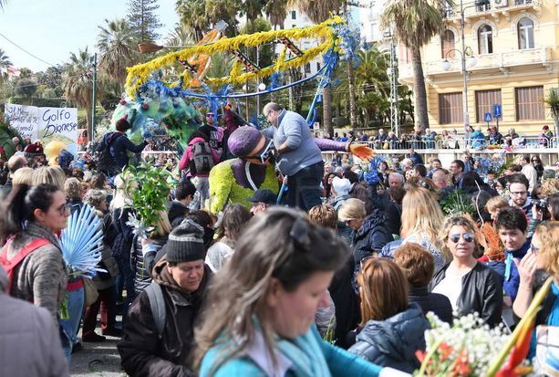 Sanremo: il Festival sarà come prima della pandemia, nel 2023 torneranno anche i 'Carri fioriti'? Sanremo: il Festival sarà come prima della pandemia, nel 2023 torneranno anche i 'Carri fioriti'?