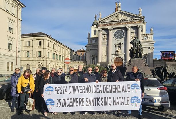 Fratelli d'Italia sulle barricate in difesa del Natale: &quot;Festa d'inverno idea demenziale&quot;