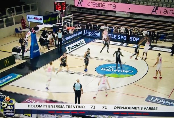 Un Douglas da NBA fa sorridere Varese