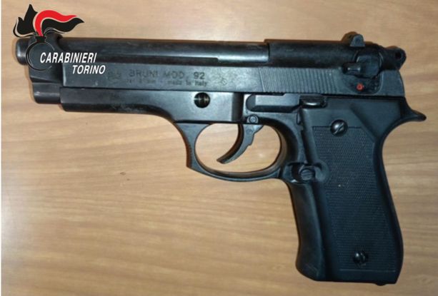 Rissa durante la festa dei coscritti a Pratiglione, 25enne aggredito dal branco: 12 denunciati Rissa durante la festa dei coscritti a Pratiglione, 25enne aggredito dal branco: 12 denunciati