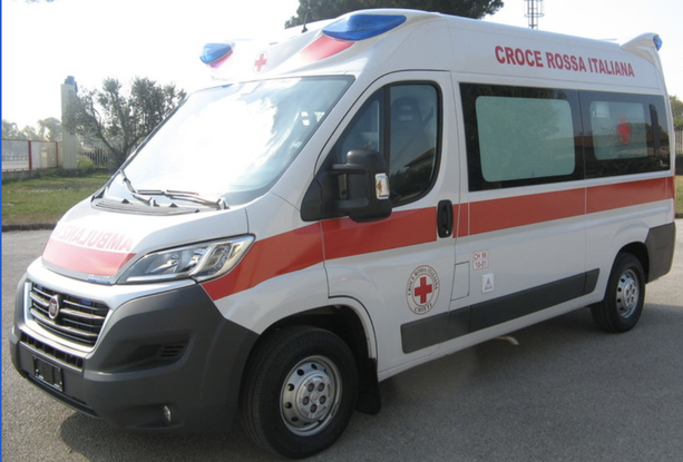 Paura a Gazzada, auto si ribalta sulla statale: ferito un uomo di 75 anni Paura a Gazzada, auto si ribalta sulla statale: ferito un uomo di 75 anni
