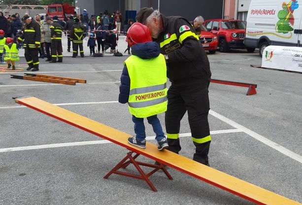Domani "caserme aperte", scuole e cittadini alla scoperta del mondo dei vigili del fuoco Domani "caserme aperte", scuole e cittadini alla scoperta del mondo dei vigili del fuoco