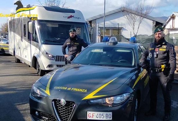 Attuato dalla Finanza un maxi sequestro preventivo, per oltre 14 milioni di euro Attuato dalla Finanza un maxi sequestro preventivo, per oltre 14 milioni di euro