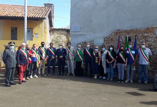 Verrua Savoia, una piazza in ricordo di Francesco Alighieri, agente morto sul lavoro Verrua Savoia, una piazza in ricordo di Francesco Alighieri, agente morto sul lavoro
