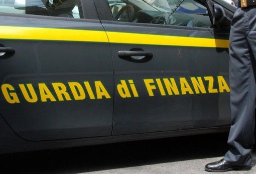 Evade 2 milioni di euro di tasse e 450mila euro di Iva: confiscati beni e soldi a imprenditore