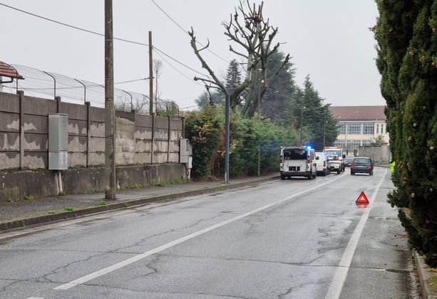 Scontro tra un furgoncino e un’auto a Pinerolo Scontro tra un furgoncino e un’auto a Pinerolo