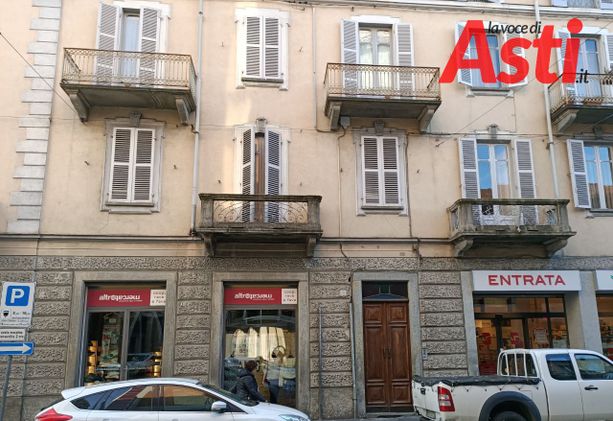 Asti: tragedia di via Cavour. Trovato il biglietto di addio