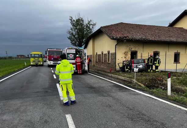 Auto fuori strada a Fossano: interviene l’elisoccorso. La Statale 231 chiusa al traffico
