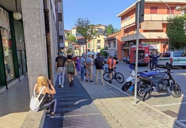 Incidente mortale di Besozzo: la polizia locale cerca testimoni. Paese sotto choc Incidente mortale di Besozzo: la polizia locale cerca testimoni. Paese sotto choc