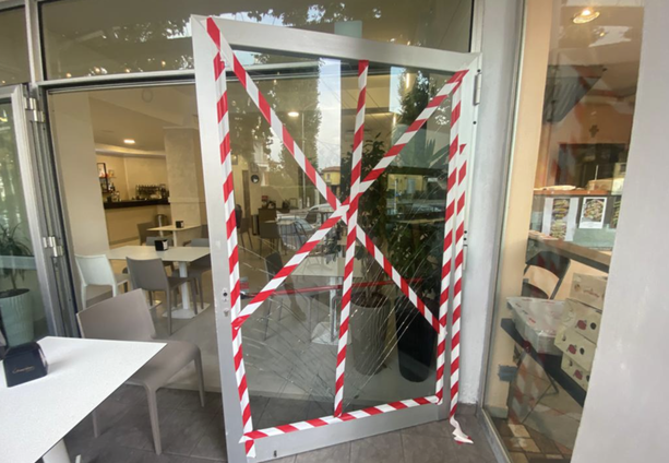 Ancora spaccate notturne in viale Borri, due bar nel mirino: «Il sospetto è che ci sia dietro sempre la stessa mano»