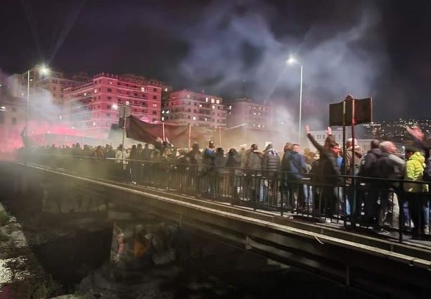 Tifosi della Samp in corteo, la protesta partita dalla gradinata sud, disagi per il traffico Tifosi della Samp in corteo, la protesta partita dalla gradinata sud, disagi per il traffico
