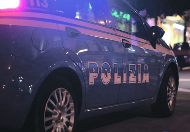 Savona, inseguito dalla Darsena viene preso a bottigliate in testa in via Pietro Giuria: ferito un 21enne Savona, inseguito dalla Darsena viene preso a bottigliate in testa in via Pietro Giuria: ferito un 21enne