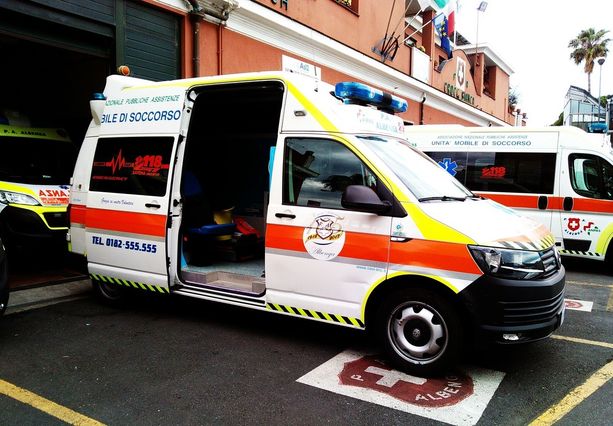 Albenga, pedone investito da un furgone: codice rosso