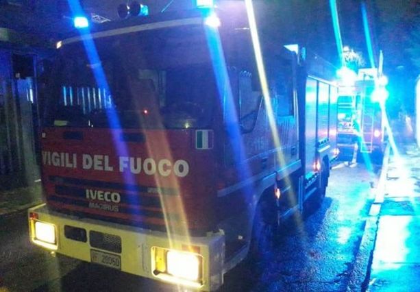 Busto: box in fiamme, evacuato condominio di nove piani. Una persona soccorsa Busto: box in fiamme, evacuato condominio di nove piani. Una persona soccorsa