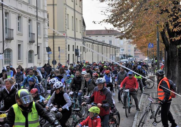 ‘Pinerolo Pedala’ con grandi e piccini per le vie della città