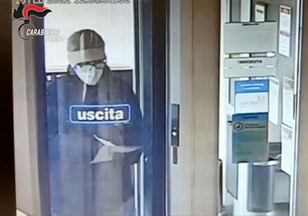 I &quot;nonni&quot; rapinatori non perdono il vizio: dopo il colpo alla banca di Poirino anche un tentativo di furto al bancomat del Salone del Libro