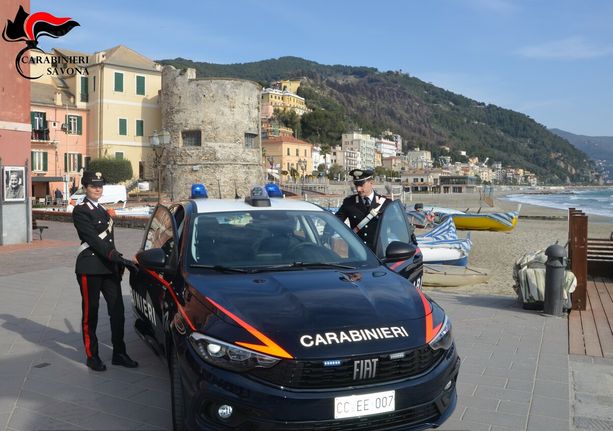 Alassio, alla guida di un furgone con documenti falsi. Arrestato un cinquantenne di origini romene Alassio, alla guida di un furgone con documenti falsi. Arrestato un cinquantenne di origini romene
